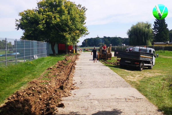 Letnú sezónu už uzavreli. Na Kurinci začínajú robiť chodník popri jazere