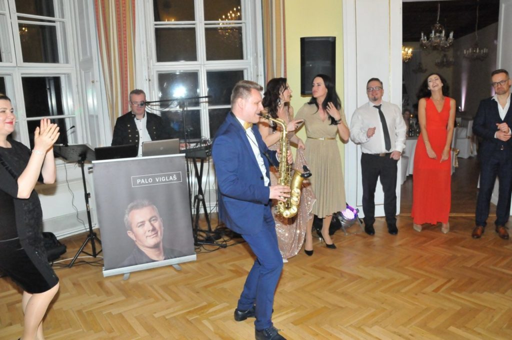 Cyril Žolnír hrá na viacerých hudobných nástrojoch