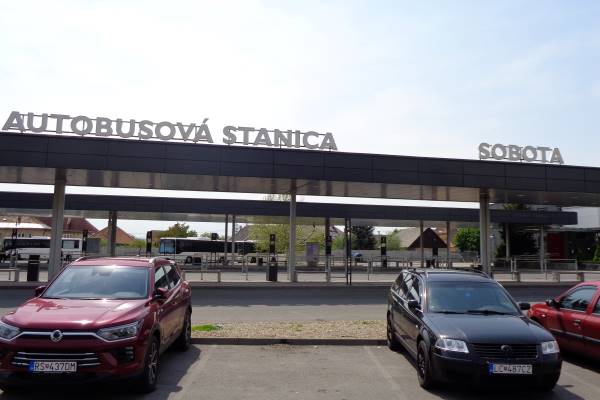 Autobusová stanica označuje Rimavskú Sobotu len ako Sobotu