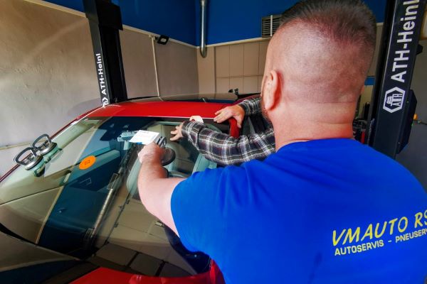 V autoservise VM AUTO RS vám vymenia autosklo i namontujú ťažné zariadenie s certifikátom