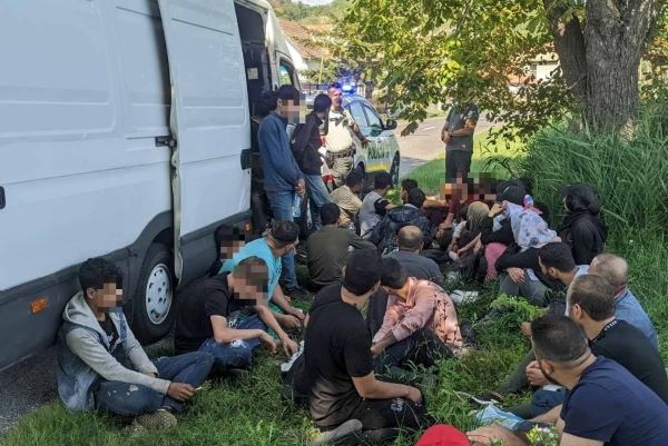 Policajti z Jesenského odhalili desiatky migrantov