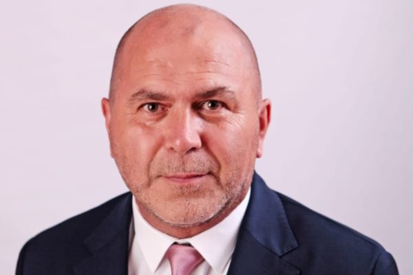 Vengrín obhájil post primátora Tisovca. V pláne má obnovu úradu, kultúrneho strediska aj kanalizáciu