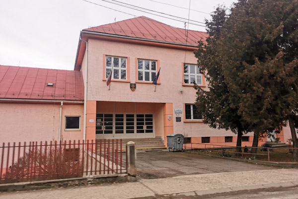 BBSK neplánuje sťahovanie Strednej odbornej školy v Hnúšti do budovy bývalého gymnázia