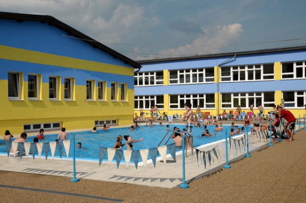 V Tisovci využívajú bazén žiaci, pre verejnosť ho otvoria v závere týždňa