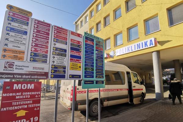 Nemocnica v Lučenci uzavrela lôžkovú časť detskej kliniky. Pacientov posielajú aj do R. Soboty