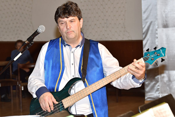 Tisovčana Matuchu zdobí vášeň pre hudbu. Diriguje dychovku Hradovanka a šéfuje základnej umeleckej škole