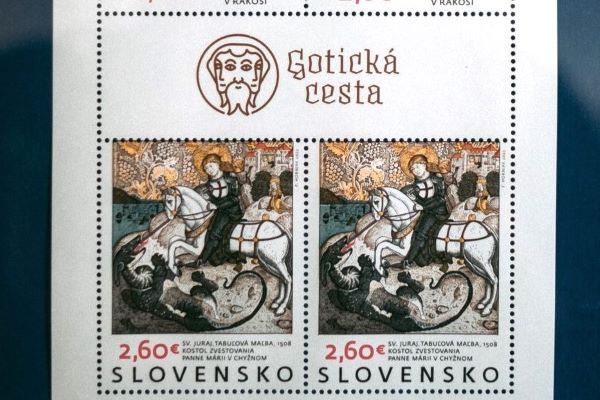 Na špeciálnych poštových známkach nájdete motívy kostolov v Rákoši a Chyžnom