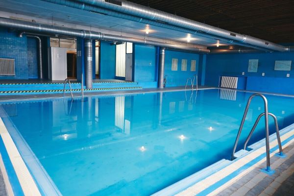 Kraj sprístupnil bazén v revúckom gymnáziu aj pre verejnosť