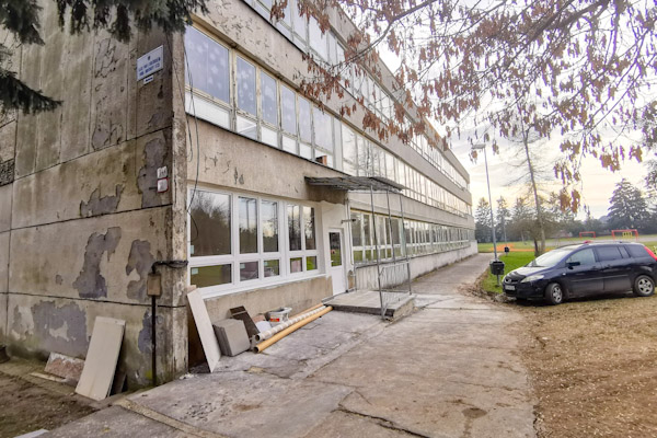 Na ZŠ P. Dobšinského budú meniť okná. Investícia je v hodnote viac ako 400 tisíc eur. Pripravujú aj triedy pre deti s autizmom