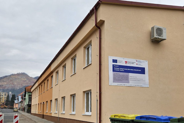 Nové zdravotné stredisko v Tisovci čaká kolaudácia. Ultrasonograf i EKG už priniesli