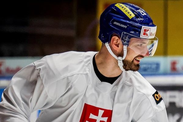 Hokejista Tamáši z R. Soboty si nezahrá na majstrovstvách sveta. K reprezentácii sa pripojí Kelemen