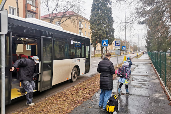 Novinky v cestovaní autobusovou dopravou v BBSK priniesli pozitívne i negatívne reakcie