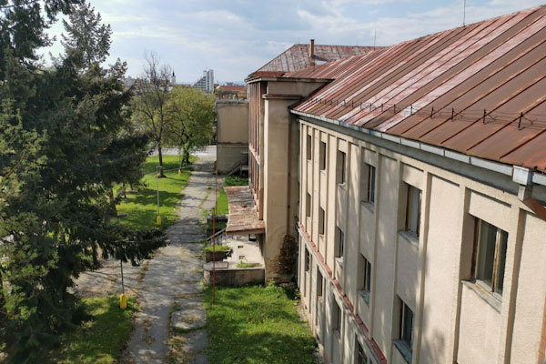 Rimavskosobotská samospráva chce odpredať chátrajúcu budovu bývalého domova mládeže. Minimálna cena predstavuje 1,2 mil. eur