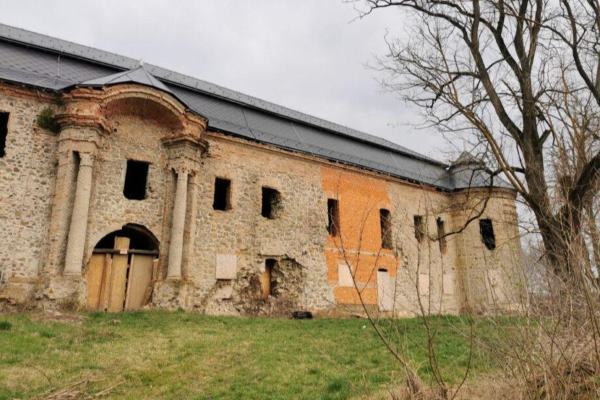 Na kaštieli v Ožďanoch odstránili havarijný stav. Dokončili strechu + foto