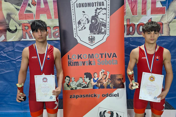 Zápasníci Lokomotívy R. Sobota Vetrák a Dubský brali na majstrovstvách Slovenska kadetov zlato