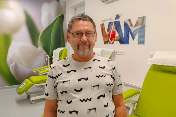 Branislav Bakša z Hrnčiarskych Zalužian patrí medzi najaktívnejších darcov krvi v regióne. Vzácnu tekutinu daroval už 130-krát