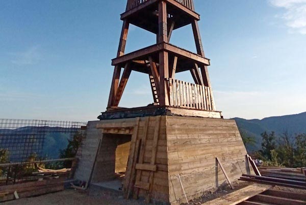 Finišujú s výstavbou rozhľadne. Uvidíte Revúcu ako na dlani i Muránsky hrad