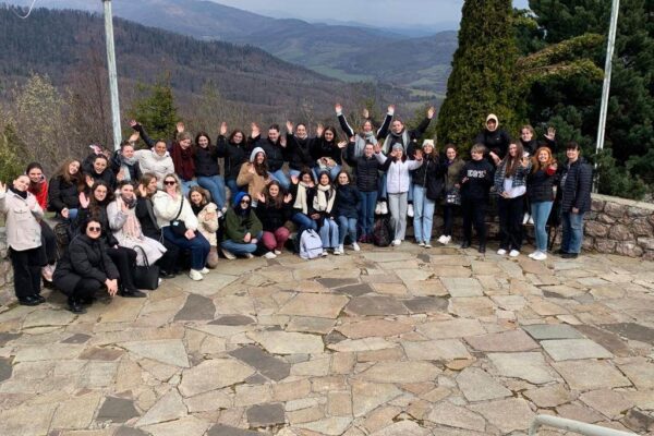 Gymnazisti z Tisovca sa zúčastnili projektu Erasmus+ v zahraničí, kde skúmali udalosti 20. storočia