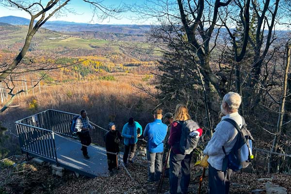 Lokalitu pri obci Tuhár zatraktívni vyhliadková plošina, reťazový chodník i edukačný prístrešok + foto