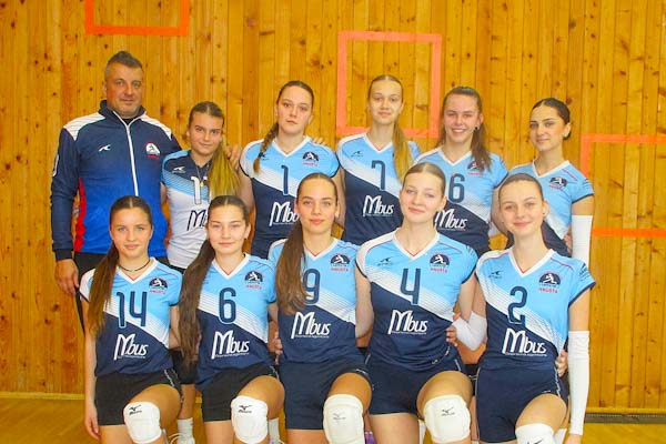 Hnúšťanské kadetky ovládli Memoriál Štefana Bukviara vo volejbale + foto
