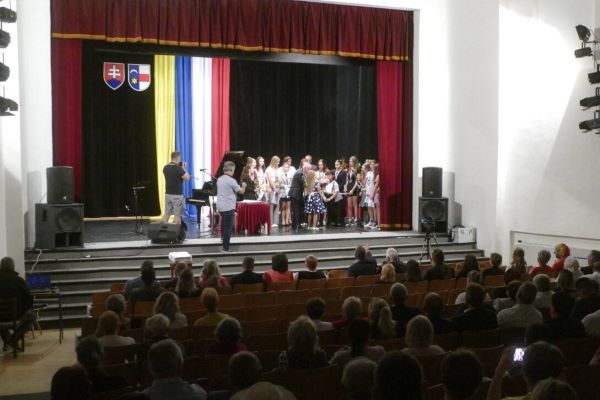 V Hnúšti odsúhlasili Cenu mesta lekárovi Knappovi i riaditeľovi SLZ Jedľovskému in memoriam. Čestné občianstvo dostane Maciak