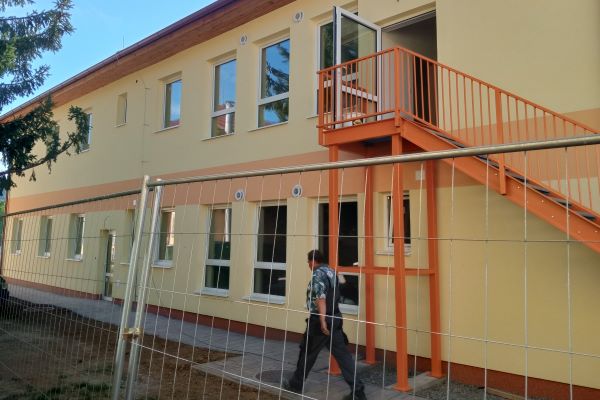 V obci T. Vrch dokončujú novú budovu materskej školy. Umožní prijať desiatky nových detí