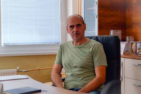 Poverenou šéfkou Strednej odbornej školy v Hnúšti sa stala Ferancová, na poste riaditeľa skončil Mäsiar