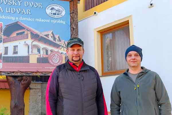 Rodina Tankóovcov z N. Pokoradze prináša poctivé mäso z vlastnej farmy. Gazdovský dvor ponúka tradičné výrobky s dôrazom na chuť a kvalitu