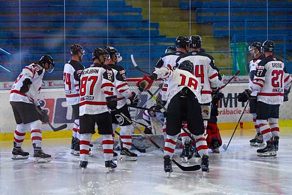 Druholigoví hokejisti R. Soboty figurujú po prvej tretine základnej časti na treťom mieste