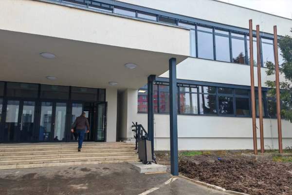 V Dome kultúry v R. Sobote budú meniť ešte sedačky, po rekonštrukcii ho otvoria neskôr