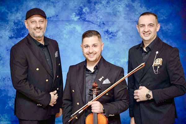 Skupina Happy Band spája dlhoročných hudobníkov z Fiľakova a Radzoviec. Nedávno nahrali videoklip