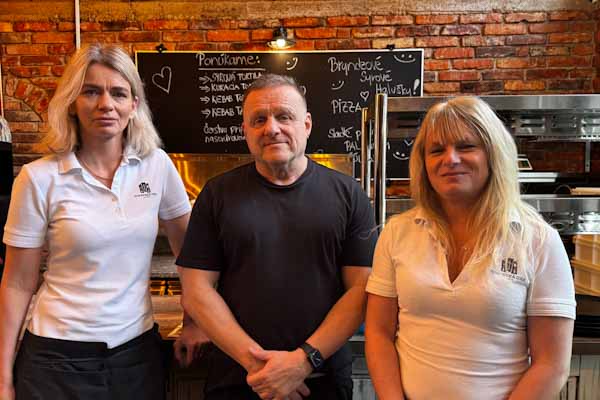 Kokavská izba láka na veľké porcie, poctivú domácu kuchyňu i novinky z pece. Rodinnú reštauráciu budoval jej majiteľ od základov