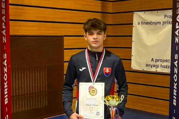Rimavskosobotský zápasník Vetrák si vybojoval dva majstrovské tituly, Oláh bral dvakrát striebro