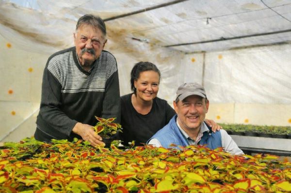 Rodinné záhradníctvo z V. Valíc ponúka vlastnoručne vypestované kvety. Pestrú paletu druhov i farieb nájdete v R. Sobote už pred MDŽ
