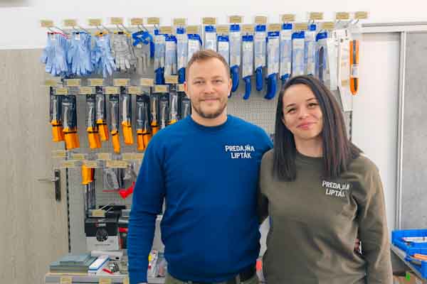 V rodinnom obchode u Liptákovcov pri R. Janovciach gazda nájde všetko. Od čriev na klobásy až po potreby pre včelárov
