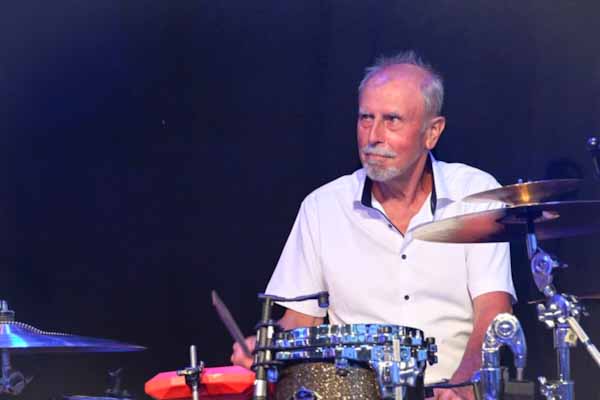 Bubeník Jozef Chlpoš hral na lodiach po svete. Dnes udáva rytmus na podujatiach i v R. Sobote