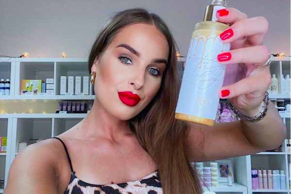 Michaela ponúka vlastnú kozmetiku i profesionálne líčenie. V Poltári má kamennú predajňu, jej výrobky nájdete aj v R. Sobote či Lučenci