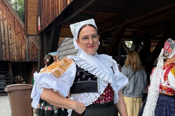 Folkloristka Husárová z H. Zalužian pracuje v nemocnici. Život zasvätila pomoci ľuďom a tradíciám