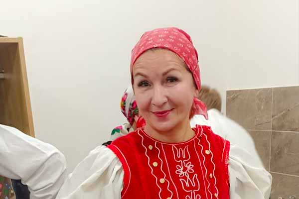 Kubiňáková z R. Soboty tancuje vo Folklórnom súbore Rimavan. Dlhoročná učiteľka našla záľubu v maľovaní