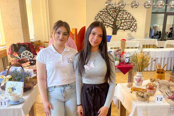 Maturantka z R. Soboty vyhrala medzi obchodnými pracovníkmi medzinárodnej súťaže. Zaujala aranžovaním na tému vidiek