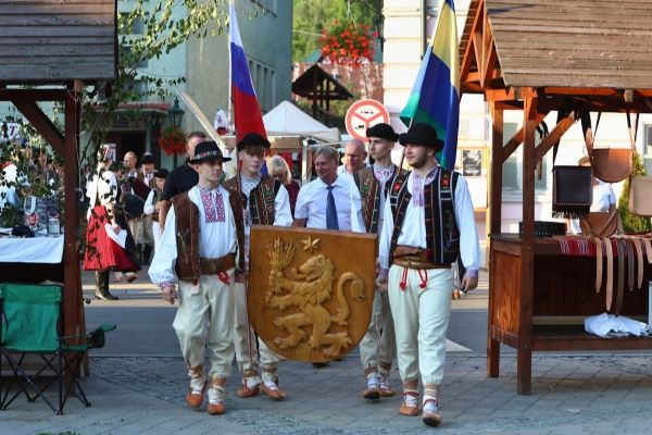 Klenovská Rontouka potvrdila svoju silu. Do Klenovca priniesla folklór z Gemera, Grécka aj Moravy + foto