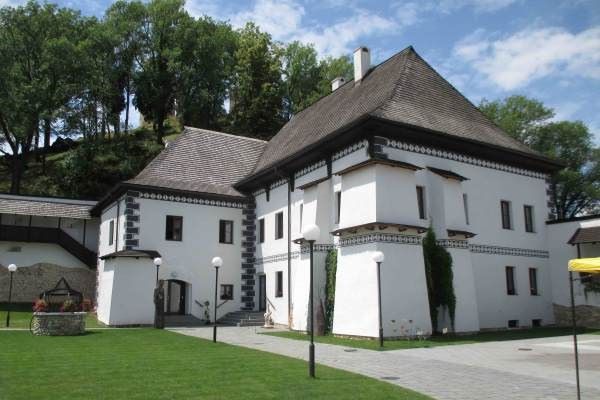 V Divíne vzniklo turistické informačné centrum. Historická budova dostala nový život, návštevníkom otvorí bránu do Novohradu