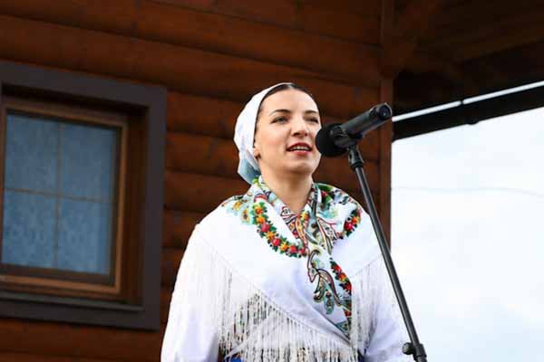 Barbora z Kokavy nad Rimavicou formuje novú generáciu folkloristov. Detský folklórny súbor Kokavan oslávil významné jubileum