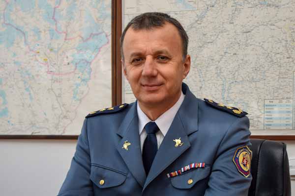 Okresný riaditeľ HaZZ v Revúcej Mikuda si oblieka uniformu už 40 rokov. Záľubu má vo vyrábaní drevených hračiek
