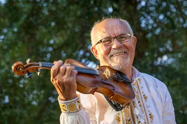 Primáš Molota patrí k výrazným osobnostiam folklóru. Rodák z Fiľakova vychoval generácie muzikantov