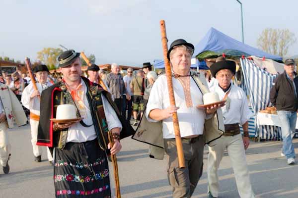 Mitrovanie vo V. Teriakovciach opäť spojí ovčiarske tradície s folklórom. Predvedú sa fujaristi z regiónu aj FS Podpoľanec