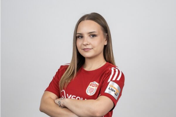 Futbalistka Kislingerová z Teplého Vrchu mala premiéru v prvej lige žien. Zbiera už aj trénerské skúsenosti