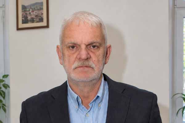 Regionálny historik Gondáš dokončil druhú knihu. Pridá príbehy Tisovca, Klenovca, R. Seči aj osobný príbeh rodiny