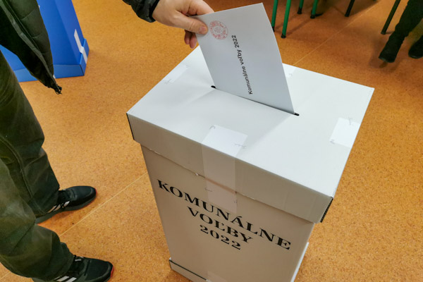 O primátorské kreslo v Poltári má záujem Sitor aj Koršová. Traja poslanci už nekandidujú