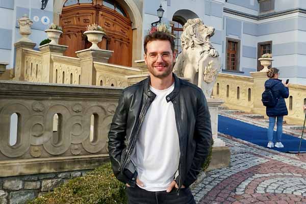 Herec Ambróš z Tomášoviec si získal divákov v seriáloch i v divadle. Kedysi sprevádzal návštevníkov Haličského zámku